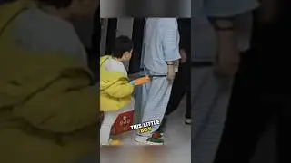 Какая невинность у этого маленького мальчика, пока его мама ругала папу 🤣
