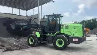 XCMG XC938-EV loader helps concrete mixing stations operate green.