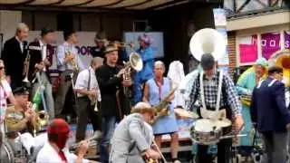 Valse Loch  Beltrum  Dokters' Swingende Infuustoeters 2063 op Dokters Festival Lichtenvoorde 16jun13