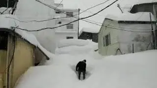 Heavy snowfall halts reconstruction work at Kedarpuri