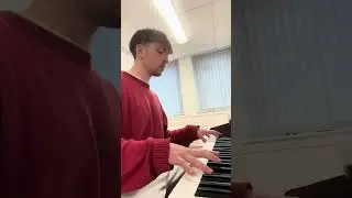 A short piano theme I wrote inspired by all my favourite films:)