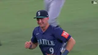 Ben Williamson makes INSANE DIVING CATCH
