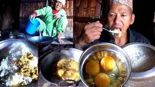 jungle man's lunch with egg curry || jungle family cooking @junglefamilycooking