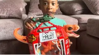 Robo Alive Dino Escape! Che&rsquo; vs the Robot Dinosaur 🦖💥