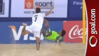 Amazing bicycle kick volley in Beach Soccer!