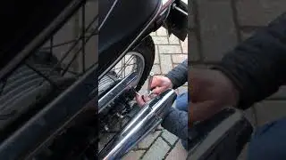 How to oil a Norton Commando chain with a Classic ChainMate&reg;