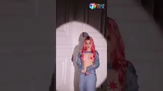 Urfi Javed covers her upper body with stickers! #shorts #urfijaved #urfijavedviralvideo #urfi