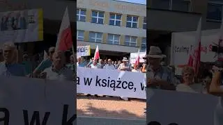 Mielec zasłynął na całą Polskę&hellip;.. z protestu przed szkołą 😀 #mielec #protest  #viral #dlaciebie