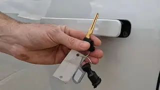 Инструкция по эксплуатации Infiniti QX80 2026 года &mdash; Использование механического аварийного ключа