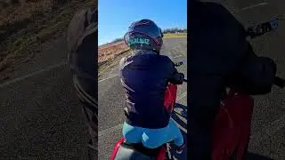 Катя Aлмаз мото девушка на Honda CBR в тренде