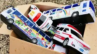 救急車とバスのミニカーを箱にまとめてみた！ 急な坂道を走行させてみた Ambulance and Bus Drive A Steep Hill♪