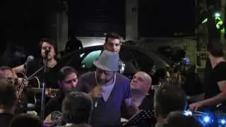 ΜΕΣ ΣΤΗ ΦΥΛΑΚΗ ΠΟΥ ΜΠΗΚΑ | ΔΗΜΗΤΡΗΣ ΤΣΙΝΙΔΕΛΟΣ - Ορχήστρα Σπανομάρκου