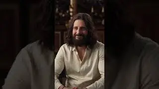 La r&eacute;ponse de Jonathan Roumie a laiss&eacute; l'interviewer - et nous tous - bouche b&eacute;e.