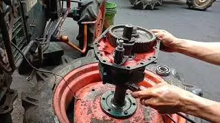 KUBOTA B1600 how to replace right side rear axle seal