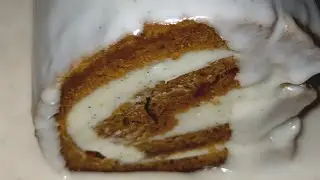Vanilla Bean Cream Cheese Maple 🍁 Syrup Pumpkin Roll #recipe 🎃 😋 #pumpkinroll 