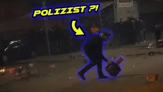 POLIZIST zündet KUGELBOMBEN an SILVESTER um 0:20 Uhr in BERLIN !