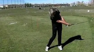 Sydney - Golf Swing Wedge right leg stable