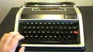 1963 Olivetti Lettera 33 Manual Typewriter