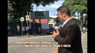 Mulher &eacute; presa por criar urubu em casa