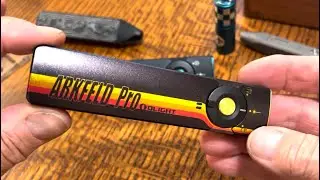 Olight Arkfeld Pro заслуживает свои Racing Stripes: идеальное дополнение к ретро-TRD. Распродажа в честь 17-летия!