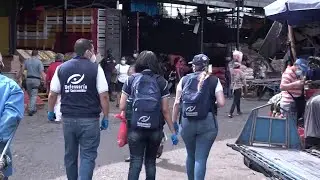 Inspección de precios en mercado La Tiendona