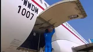 normal cargo door opening.mp4