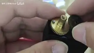 拆一个舵机，给大家看下内部构造，简单讲下原理