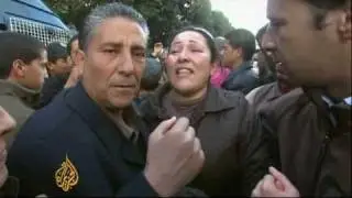 Tunisian police join protesters