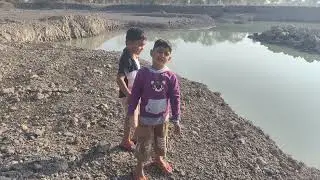 Kartik PTS ka talab  dikhata hua aur family quarter ko batata hua 