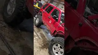 Stock Jeep Liberty one 37s!!  subscribe to see it in action