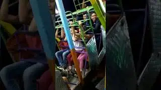 Subiendo al barco pirata  Feria aldea las flores
