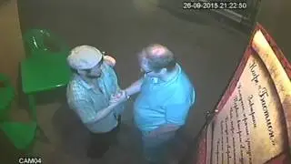 Геннадий Ефимов входа в кафе 
