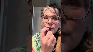 Przymierz szminkę - Chantecaille Lip Chic - Dahlia