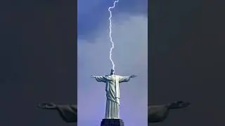 Lightning strikes the statue of Christ the Redeemer #jesus #christ #christian #brazil