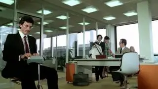 [Extrait] Un &eacute;l&eacute;phant &ccedil;a trompe &eacute;norm&eacute;ment (Yves Robert, 1976)