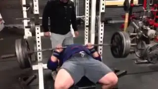 405lbs close grip benchpress for 10 reps