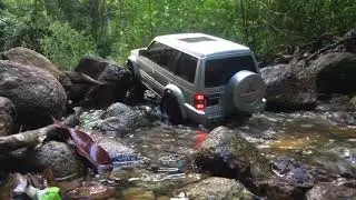 mitsubishi pejero vattera waterfall trail rc 1/10 scale waterproof test