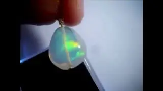 PENDENTIF RARE ET EXCEPTIONNELLE PERLE D'OPALE ETHIOPIENNE 100% NATURELLE