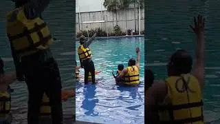 berenang dikolam lumba2 #youtubeshorts #shorts  #waterpark #swimming #bali #dolphin #lumbalumba