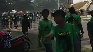 Keributan pendukung sepakbola Persebaya v Persija di Stadion Sultan Agung (SSA) Bantul