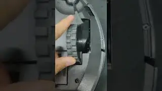 Check if there is anything stuck inside the wheels | Uoni V980 Plus