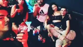 Rol&ecirc; na boate Pride com meus amigos🌈💗