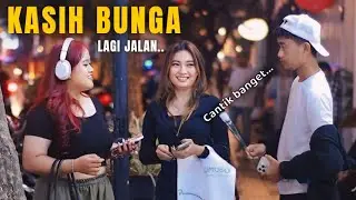 CANTIK BANGET!! KASIH BUNGA LAGI JALAN
