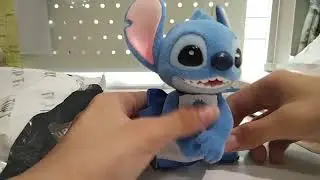 My friend,Chloe,from pathlight school gave this present to me.(Stitch blind box)