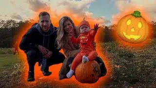 BABY&rsquo;S FIRST PUMPKIN PATCH!!