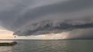 Brut&aacute;lis peremfelhő a Balaton felett - Fony&oacute;d     #trending #viral #nature #youtubeshorts