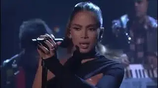 Anitta performing 