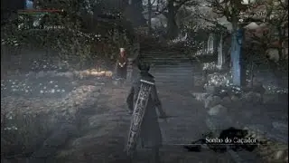 Pimtanico enfrentando ochefe cabeça de polvo no Bloodborne™