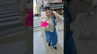 ぬいぐるみを持って追いかけてくるアラフォー子供部屋おじさん #shorts #吉徳 #ぬいぐるみ
