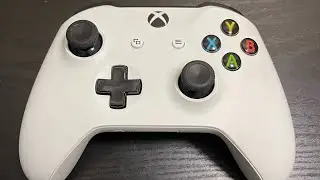Playing Pixel Gun 3D with a controller!😁￼